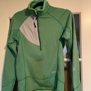 Patagonia Women’s medium 1/4 zip R1